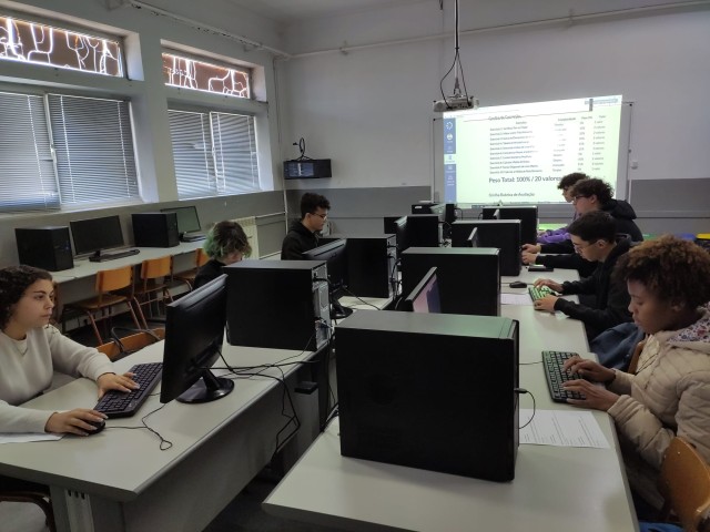 Mãos nas teclas: 25-PI em formação prática C++