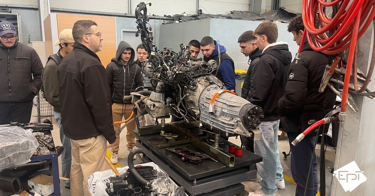 Alunos de Mecatrónica Automóvel visitam Finiclasse - Concessionário Mercedes-Benz em Viseu